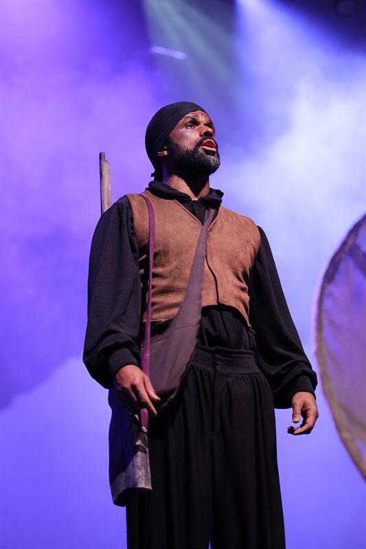 Roger Rodrigues as Rafael. Photo by Robson Cesco.