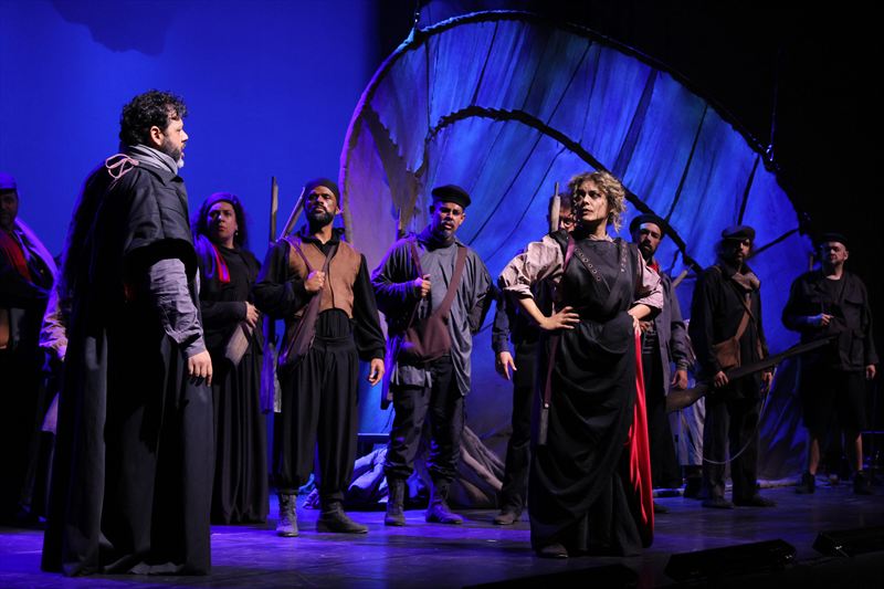 'So you have come back , eh?' From left foreground: Gustavo Rocha Ribeiro as Pablo, Bárbara Augusta Brasil Nicolau as Pilar.  From left background: Caroline Araujo, Roger Rodrigues Vieira, Rafael Luiz da Silveira Ribeiro, Marcus Danielo dos Ouros, João Paulo França Fernandes, Paulo Santos. Photo by Robson Cesco.