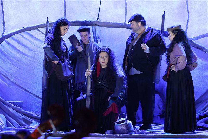 From left: Brésia Soares, Daniel Menezes Feitos, Caroline Araujo, Jeàn Bogaroch Nardoto, Ana Luisa Santos de Melo. Photo by Robson Cesco.