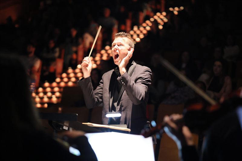 Maestro Jeffrey Dokken: Photo by Robson Cesco.
