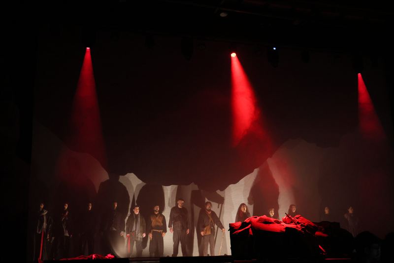 'Jordan's Lament' with ensemble. Photo by Robson Cesco.