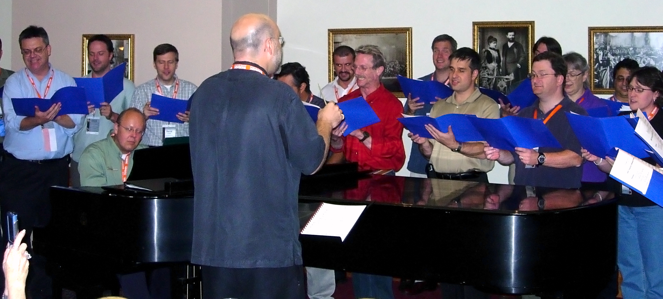 Brian Wilbur Grundstrom conducts chorus at Tessitura Conference 2005 in Boston